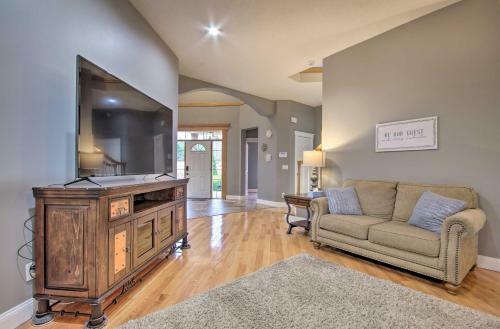 Family-friendly Norfork Lake Retreat Private Pool