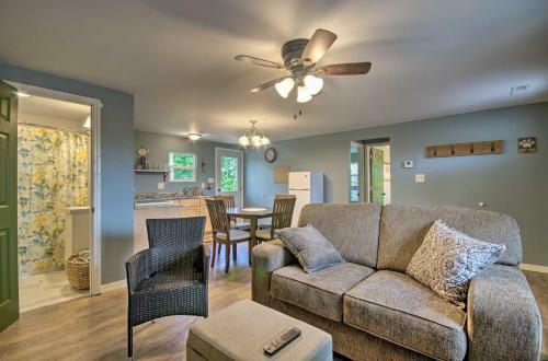 Omaha Apartment With Yard - 15 Miles To Branson