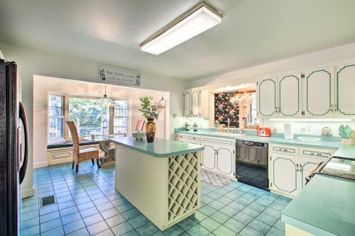 Hot Springs Home With Pool, 0 5 Mi To Oaklawn!