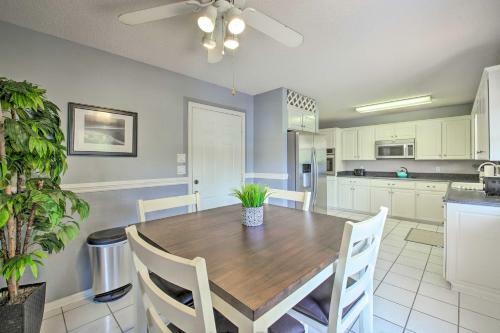 Gorgeous Lakefront Escape With Balcony And Dock!