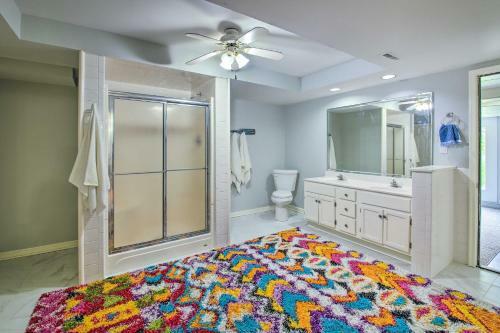 Gorgeous Lakefront Escape With Balcony And Dock!