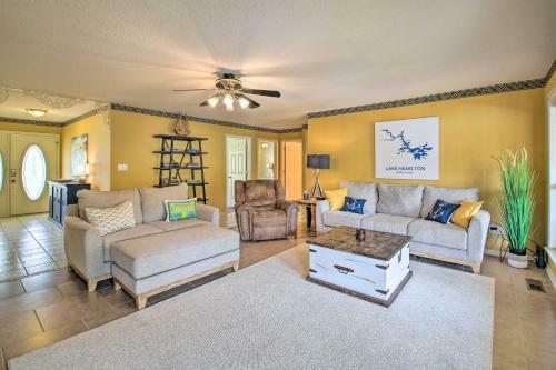 Gorgeous Lakefront Escape With Balcony And Dock!