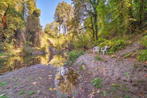 Riverfront Cottage In Redwoods With Decks And Beach!