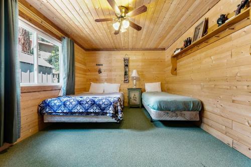 Rustic Cabin Retreat- Mins From Bass Lake