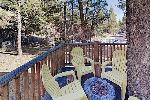 Rustic-chic Remodel With Fireplace, Deck & Hot Tub! Cabin