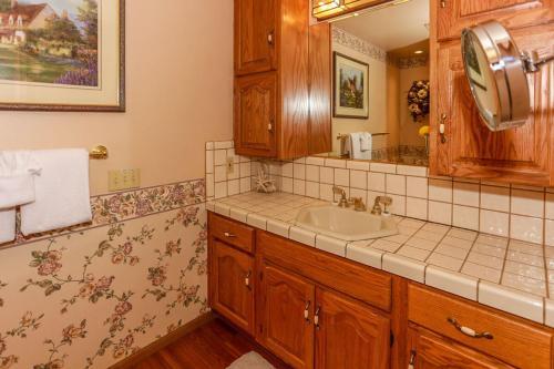 Alpenhorn Lodge-1903 By Big Bear Vacations