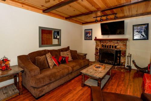 Plymouth Chalet - 1963 By Big Bear Vacations