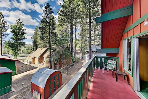 Walk To Resort! Summit Basecamp With Private Hot Tub Home