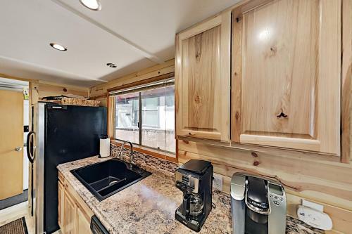 Walk To Resort! Summit Basecamp With Private Hot Tub Home