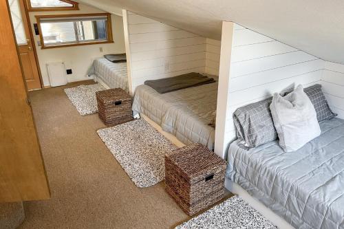Moonridge Basecamp - Hot Tub, Foosball - By Slopes Home