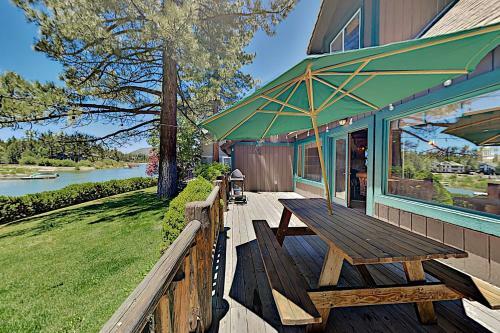 Lakefront Cabin With Private Dock - Great For Groups Home