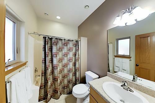 Apartamento All-suite Retreat - 2 Adjacent Units - Hot Tubs Duplex