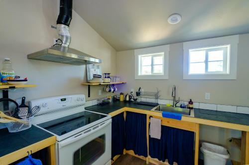 Hostal Eastside Guesthouse And Bivy