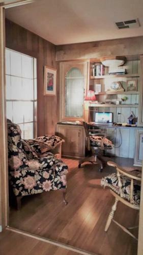 Roadrunner Club 283 Home