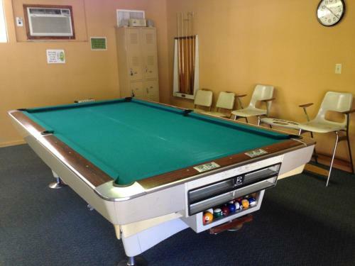 Roadrunner Club 321 Home