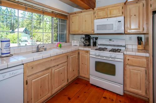 Stargazer Chalet-1859 By Big Bear Vacations