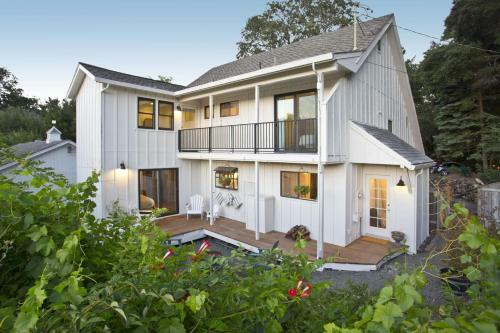Tranquil Calistoga Retreat Home
