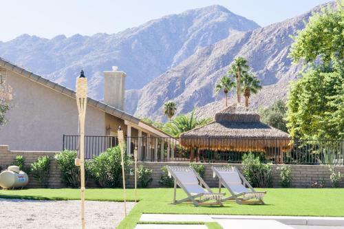 Designer Mcm Hideaway With Private Pool & Spa Home