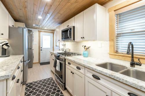 Sunny Forest Cottage - 1924 By Big Bear Vacations