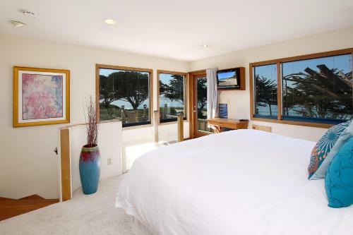 New Listing! Ocean-view Getaway With Beach Access Home