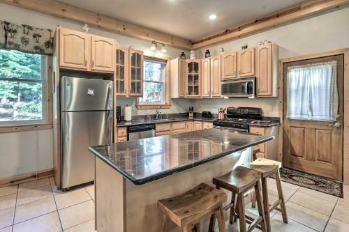 Rustic Tahoe Home With Hot Tub Near Squaw Valley