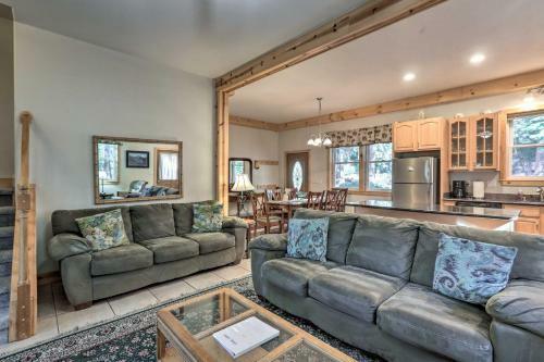 Rustic Tahoe Home With Hot Tub Near Squaw Valley