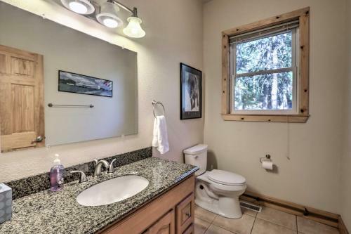 Rustic Tahoe Home With Hot Tub Near Squaw Valley