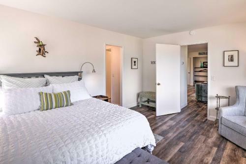 Charming Bungalow With Hill Views, About 1 Mi Dtwn Carmel