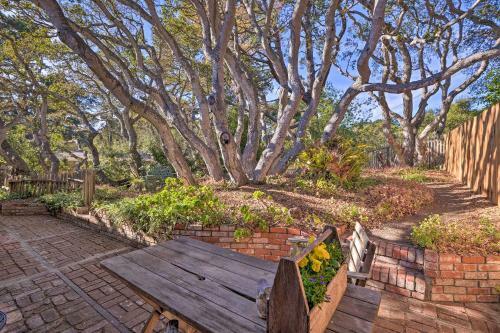 Charming Bungalow With Hill Views, About 1 Mi Dtwn Carmel