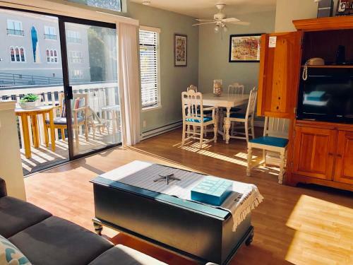 Colorful Capitola Village Cottage