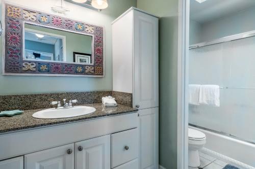 Colorful Capitola Village Cottage
