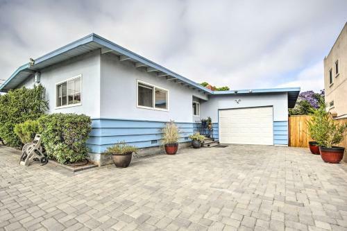 Modern Coastal Home - 1 Mile To Beach And Town!