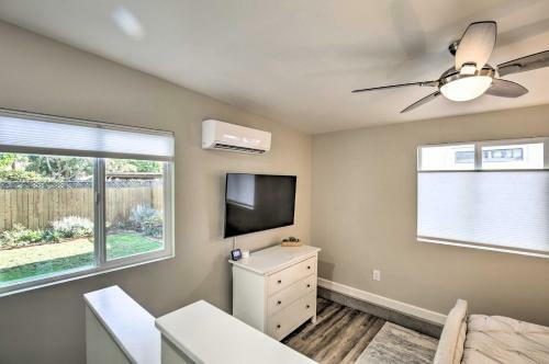 Modern Coastal Home - 1 Mile To Beach And Town!