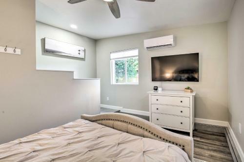 Modern Coastal Home - 1 Mile To Beach And Town!