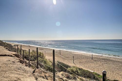 Modern Coastal Home - 1 Mile To Beach And Town!