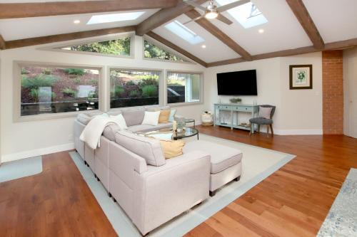 Wine Country Paradise - Private 1-acre Estate Home