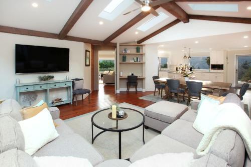 Wine Country Paradise - Private 1-acre Estate Home