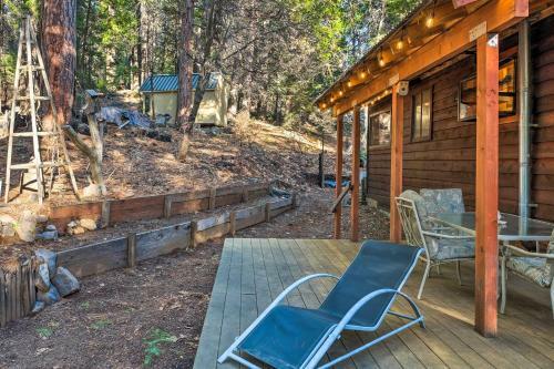 Cabin With Fire Pit Mins To Vineyards And Hiking!