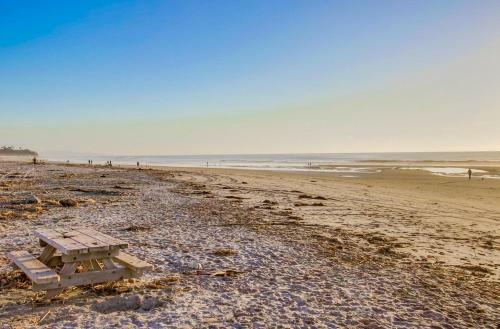 Panoramic Ocean Views, Walk To Beach, Ac, 2 View Decks