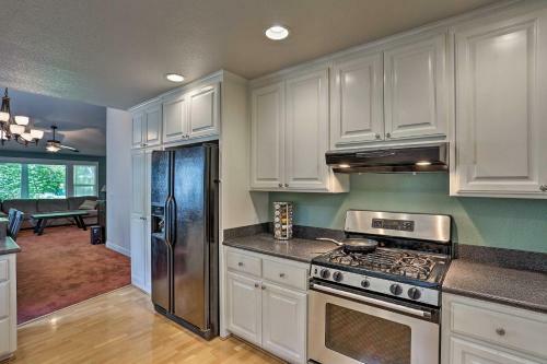 Spacious Downtown Chico Home, � Mile To Csu!