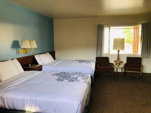 Motel Curly Redwood Lodge