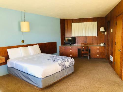 Motel Curly Redwood Lodge