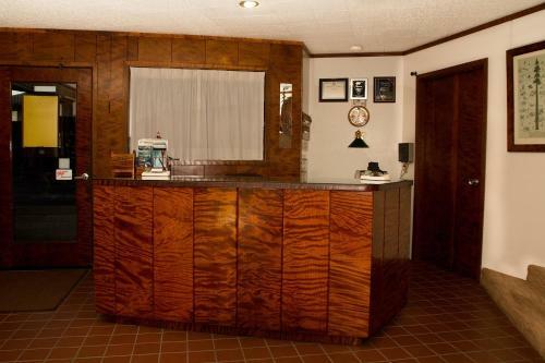 Motel Curly Redwood Lodge