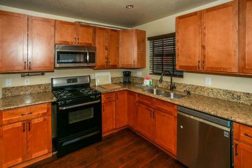 Fawnskin Chalet-1826 By Big Bear Vacations