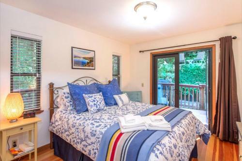 Absolute Zen! Redwoods! Bbq Grill! Fast Wifi!! Ping Pong!! Dog Friendly!