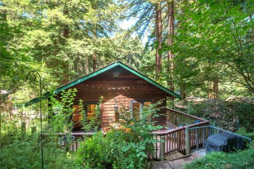 Absolute Zen! Redwoods! Bbq Grill! Fast Wifi!! Ping Pong!! Dog Friendly!