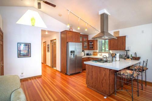 Absolute Zen! Redwoods! Bbq Grill! Fast Wifi!! Ping Pong!! Dog Friendly!