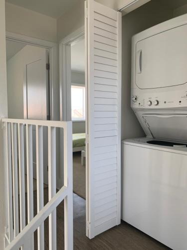 Townhouse Minutes From The Beach!