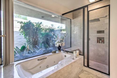 Indian Wells Retreat On Golf Course With Views!