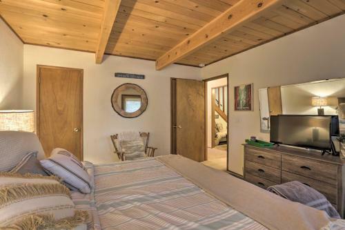 Treetop Chalet In Chambers Landing With Shuttle